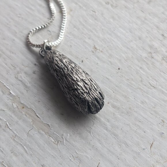 Lucky Rabbit's Paw Pendant - Picture 4 of 5